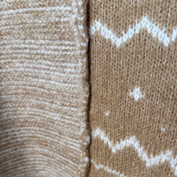 Vestique Patterned Tan Sweater - Picture 3 of 8